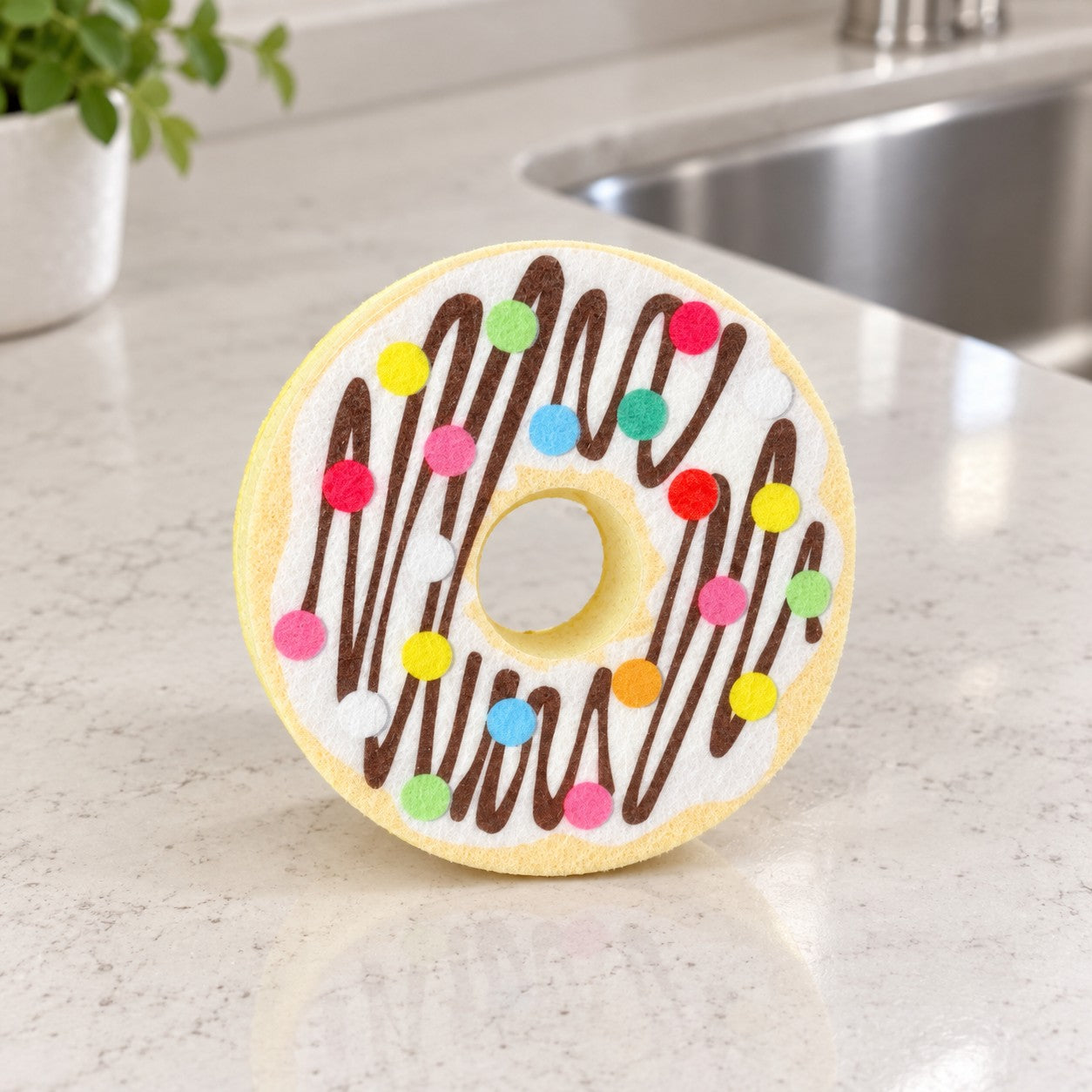 Donut s čokoládovou polevou kitchen sponge
